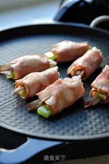 Make Bacon shrimp rolls step 3