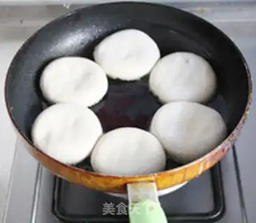 Make Beef onion pie hot noodles step 10