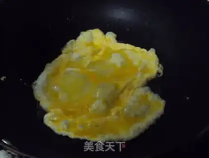 Make Chicken leg mushrooms, fried eggs step 4
