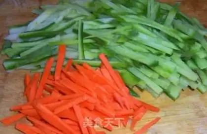 Make Five flowers for radish silk step 0