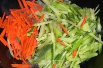 Make Five flowers for radish silk step 7