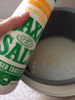 Make Spanish seafood step 1