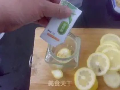 Make The honey cuisine lemonade step 2
