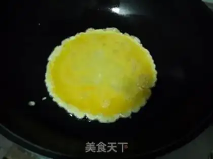 Make Garlic fried eggs step 1