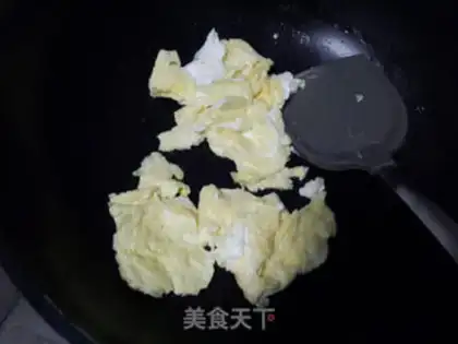 Make Garlic fried eggs step 2