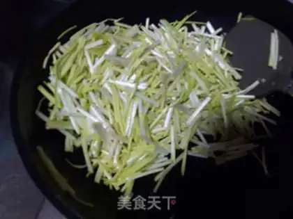 Make Garlic fried eggs step 5
