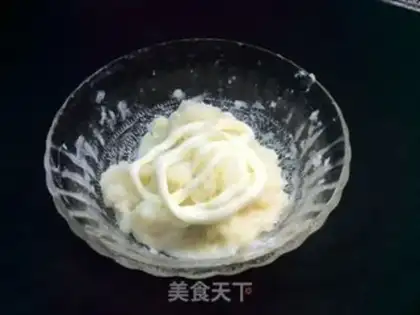 Make Milk salad mashed potatoes step 1