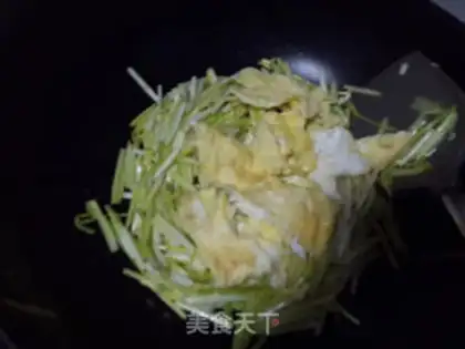 Make Garlic fried eggs step 7