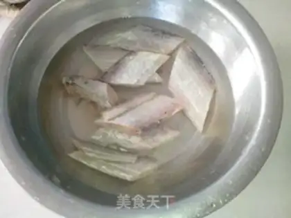 Make Red-fried fish step 1