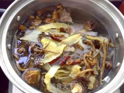 Make Bamboo mushroom soup step 1