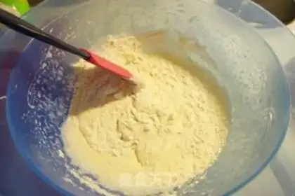 Make Tea and white cupcakes step 2
