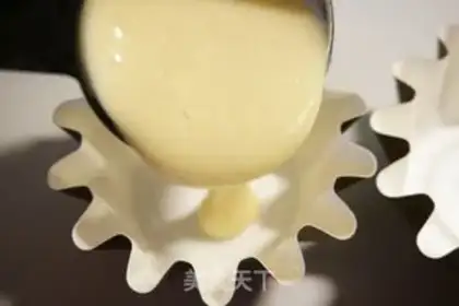 Make Tea and white cupcakes step 4