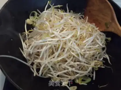Make Precious green bean sprouts step 2