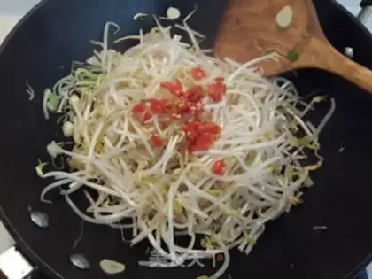 Make Precious green bean sprouts step 3