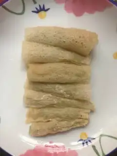Make Pyramid and green fish rolls step 4