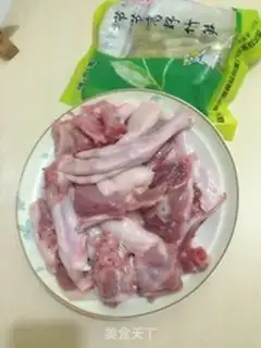 Make A duck with a flat finger step 1