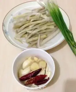 Make A duck with a flat finger step 2