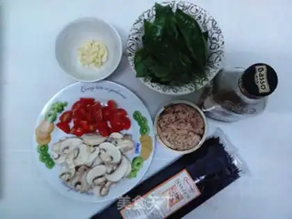 Make Noodles for tuna ink step 0