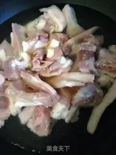 Make A duck with a flat finger step 3