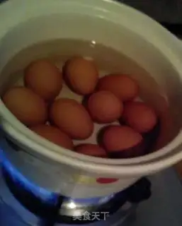 Make Five spicy tea eggs step 0