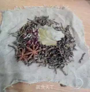 Make Five spicy tea eggs step 1