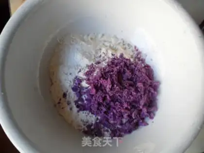 Make Potato-coloured buns step 1
