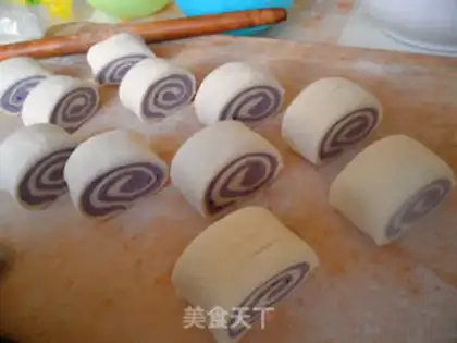 Make Potato-coloured buns step 9