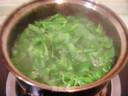 Make Frozen celery leaves step 0