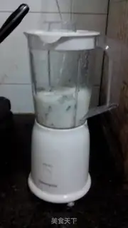 Make Banana dragon milkshake step 2