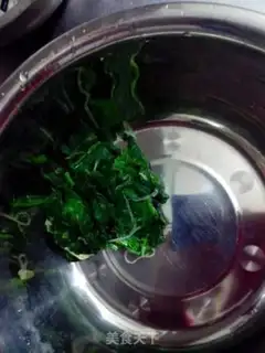 Make A fan of fur clams and spinach step 0