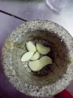 Make A fan of fur clams and spinach step 2