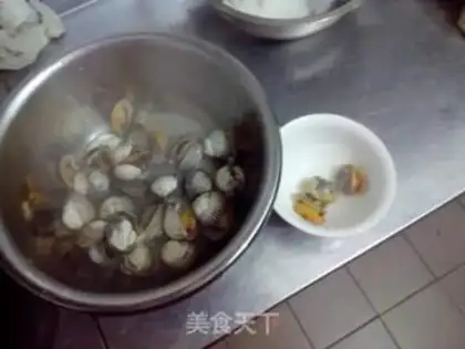 Make A fan of fur clams and spinach step 3