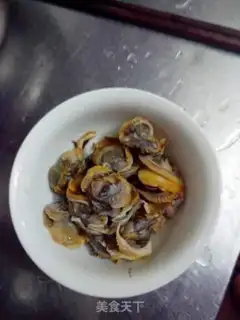 Make A fan of fur clams and spinach step 4