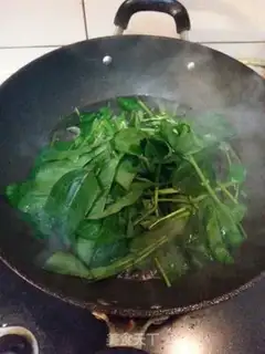 Make Spinach soup step 1