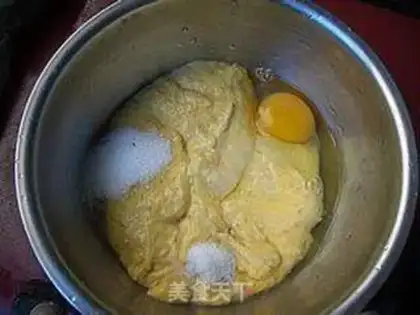 Make Christmas gold bread step 5