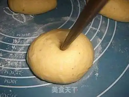 Make Christmas gold bread step 11
