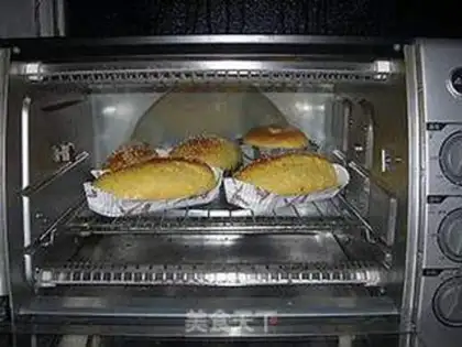 Make Christmas gold bread step 15