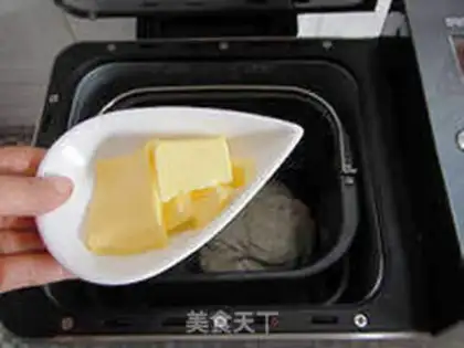 Make A greasy rice paste with dried toast step 5
