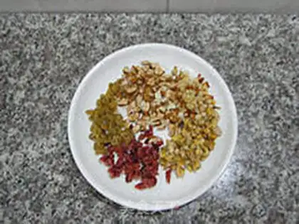 Make A greasy rice paste with dried toast step 14