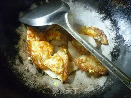 Make Garlic apricots fried eggs step 4