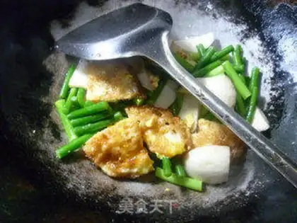 Make Garlic apricots fried eggs step 5