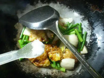 Make Garlic apricots fried eggs step 7