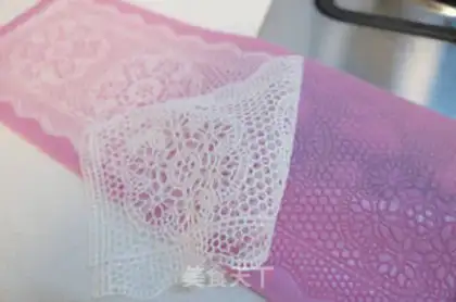 Make Rolling sugar cupcakes step 1