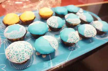 Make Rolling sugar cupcakes step 4