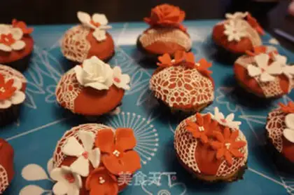 Make Rolling sugar cupcakes step 9