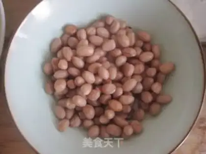 Make Celery with peanuts step 1