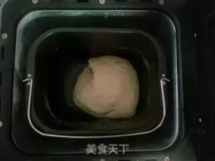 Make Cheese ham pizza step 2