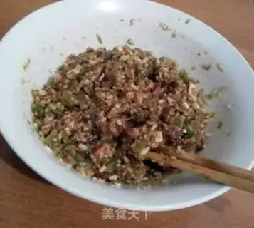 Make Sweet pepper abalone mushroom dumplings step 2