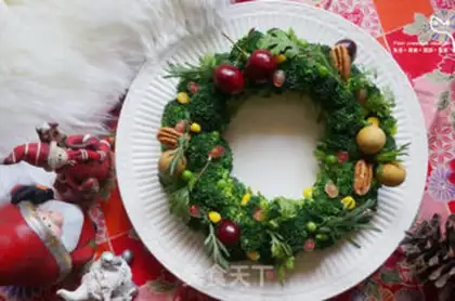 Make The Christmas flower ring salad step 8