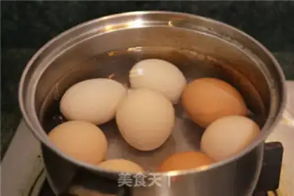 Make Five spicy tea eggs step 1